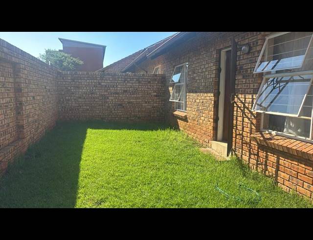 2 BEDROOM TOWNHOUSE FOR SALE IN WITPOORTJIE